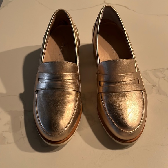 Ladies Size 38 Leather Loafer in Gold - Picture 1 of 10